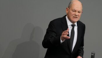 Showdown im Bundestag: Asyldebatte: Die ganze Regierungserklärung von Olaf Scholz im Video