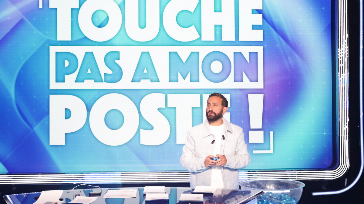 « S’il te plaît, je t’aime » : un spectateur de TPMP saute du public pour rejoindre Cyril Hanouna en plein direct