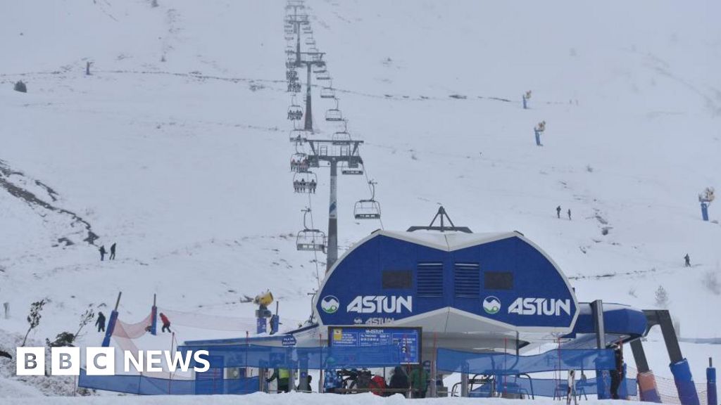 Ski lift collapse in Spain injures at least 30 people