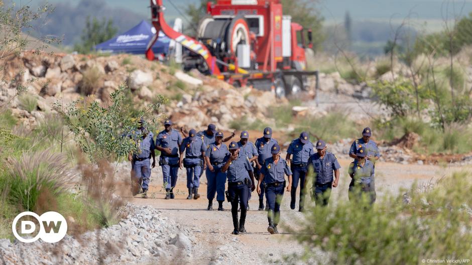 South Africa police search for gold mine gangster 'Tiger'