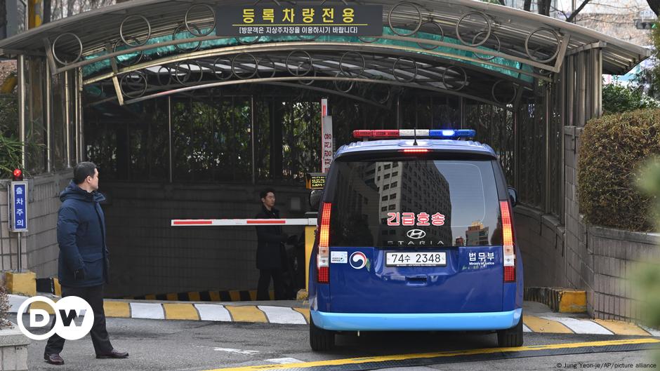 South Korea: Protesters riot at court over president's arrest