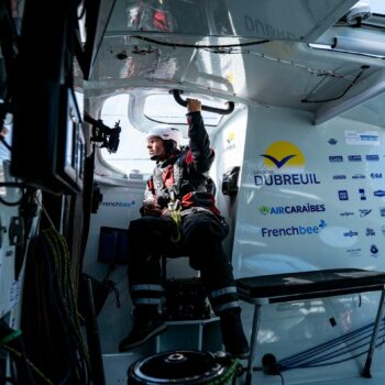 Sur le Vendée Globe, Sébastien Simon, « seul dans son coin de l’Atlantique », commence à croire au podium