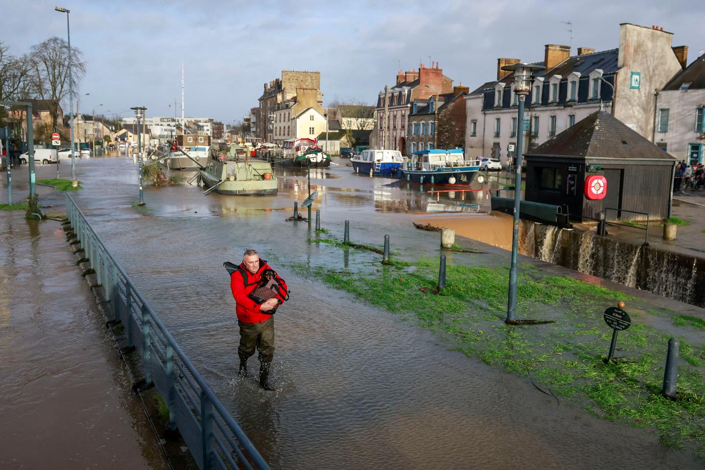 Tempête Herminia : Rennes, touchée par des crues majeures, « se prépare à plusieurs jours de difficultés »