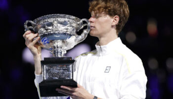 Tennis : Sinner remporte son deuxième Open d'Australie d'affilée face à Zverev