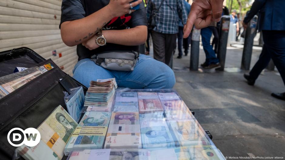 Toman or rial: Can currency reform stop inflation in Iran?