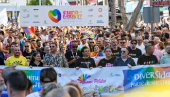 Torremolinos, histórico destino gay que burló al franquismo, frena al promotor de las fiestas sin "maricones"