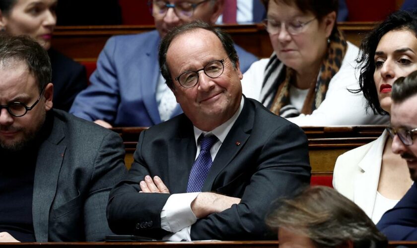 Tourné vers la présidentielle de 2027, François Hollande veut reprendre la main sur la gauche