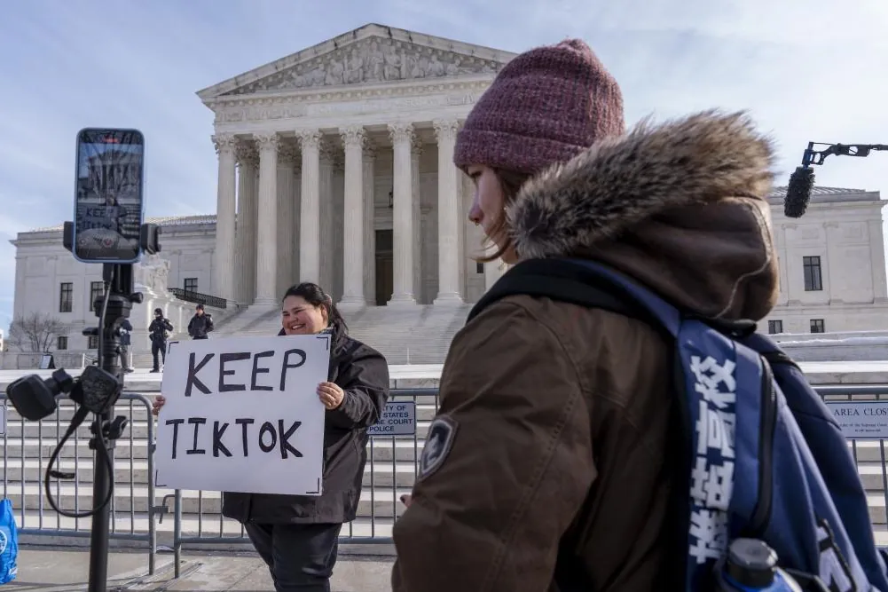 Trump dice que "probablemente" dará a TikTok una prórroga de 90 días para evitar el veto