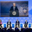 Trump, implacable en Davos: exige menos carga fiscal a  la UE, bajada del petróleo a Arabia y más del doble de gasto militar en países como España