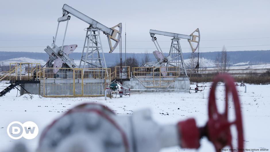 US, UK impose sweeping sanctions on Russia's oil industry