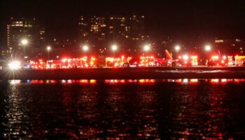 Un avion de ligne s’abîme dans le fleuve Potomac à Washington DC après une collision avec un hélicoptère