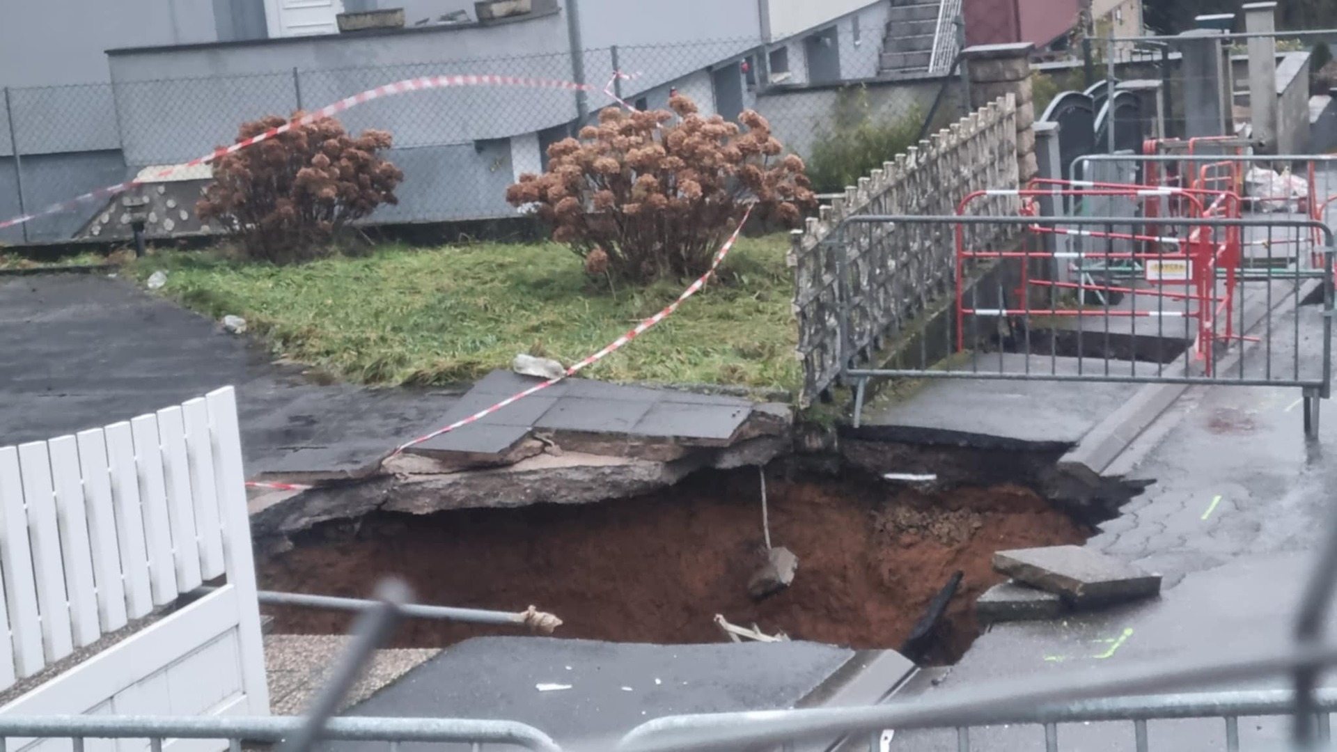 Un effondrement inquiétant: Un trou géant s'est formé en face d'une maison à Villerupt