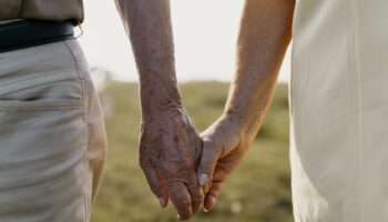 Un estudio desvela que el secreto de la longevidad puede estar en nuestros abuelos: «Cambia nuestra forma de pensar sobre la salud...»