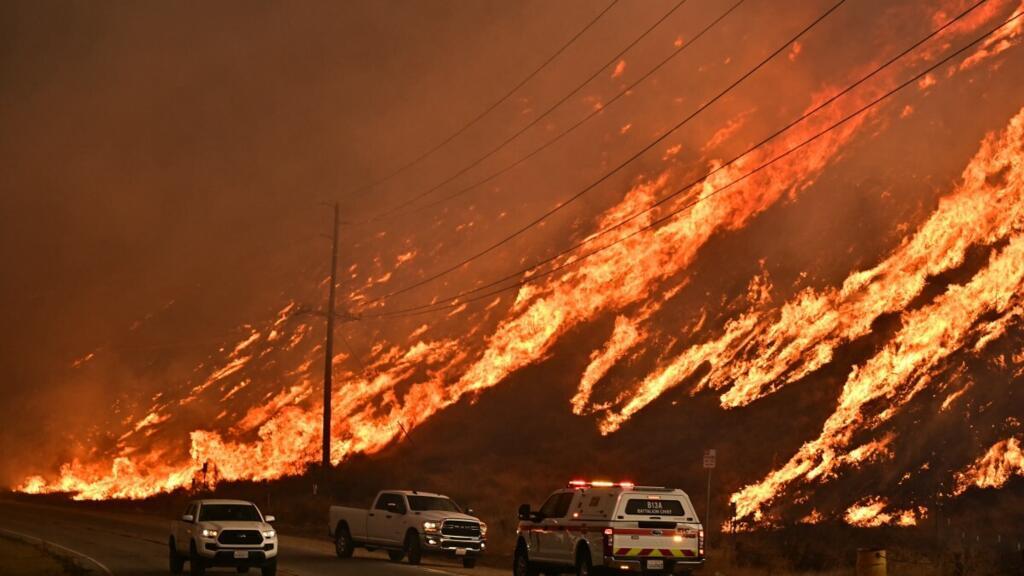 Un nouvel incendie fait rage au nord de Los Angeles, entraînant des ordres d'évacuation