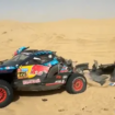 Un vuelco de Carlos Sainz en la etapa maratón pone en peligro sus aspiraciones de ganar el Dakar