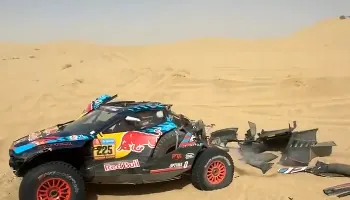 Un vuelco de Carlos Sainz en la etapa maratón pone en peligro sus aspiraciones de ganar el Dakar