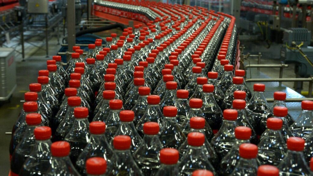 « Une communication plus que désordonnée » : comment Coca-Cola a cafouillé sur le rappel de ses produits