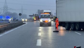 Nach einer Unfallserie bei Regensburg mit einem Toten wurde die Autobahn 3 komplett gesperrt. Foto: Sebastian Pieknik/NEWS5/dpa