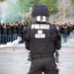 Ob der Staat zu Recht Gebühren für den Polizeieinsatz bei Hochrisikospielen beim Fußball verlangen darf, entscheidet am Dienstag