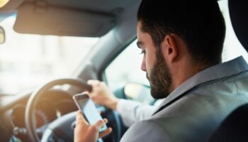 Using mobile phone at the wheel could become legal again - but it depends on the car