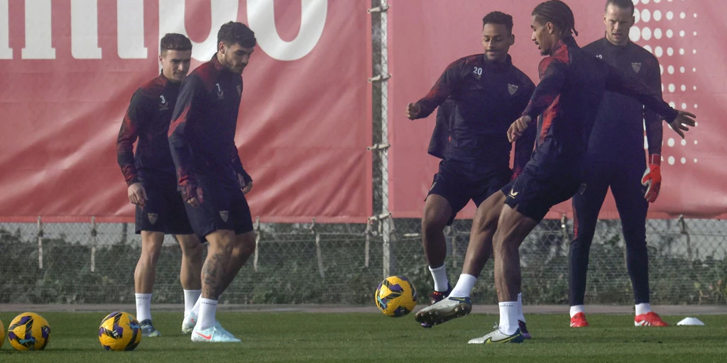 Vargas y Sow, novedades en la convocatoria del Sevilla para el partido ante el Valencia