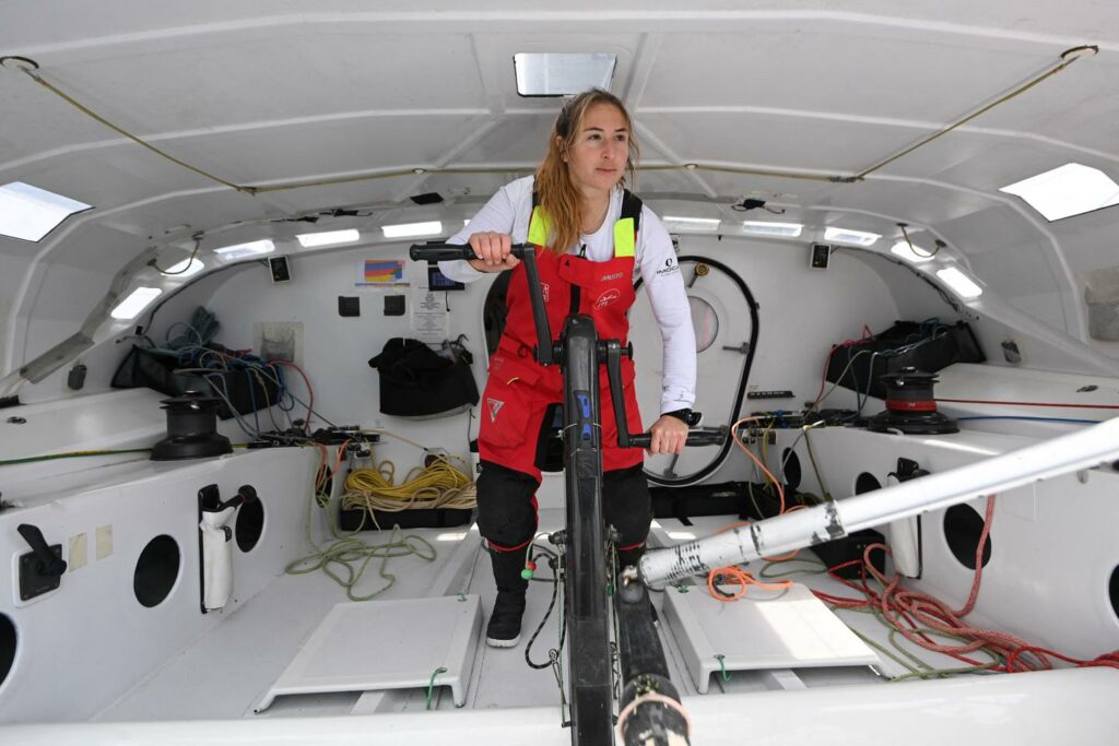 Vendée Globe : « Ces derniers jours, je trouve que c’est dur », vigilance aux icebergs et point Nemo pour Violette Dorange