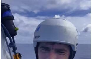 Vendée Globe : en vidéo, Sébastien Simon se fait une frayeur en haut de son mât