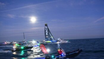 Vendée Globe : premier sur la ligne d’arrivée, Charlie Dalin pulvérise le temps de référence de neuf jours