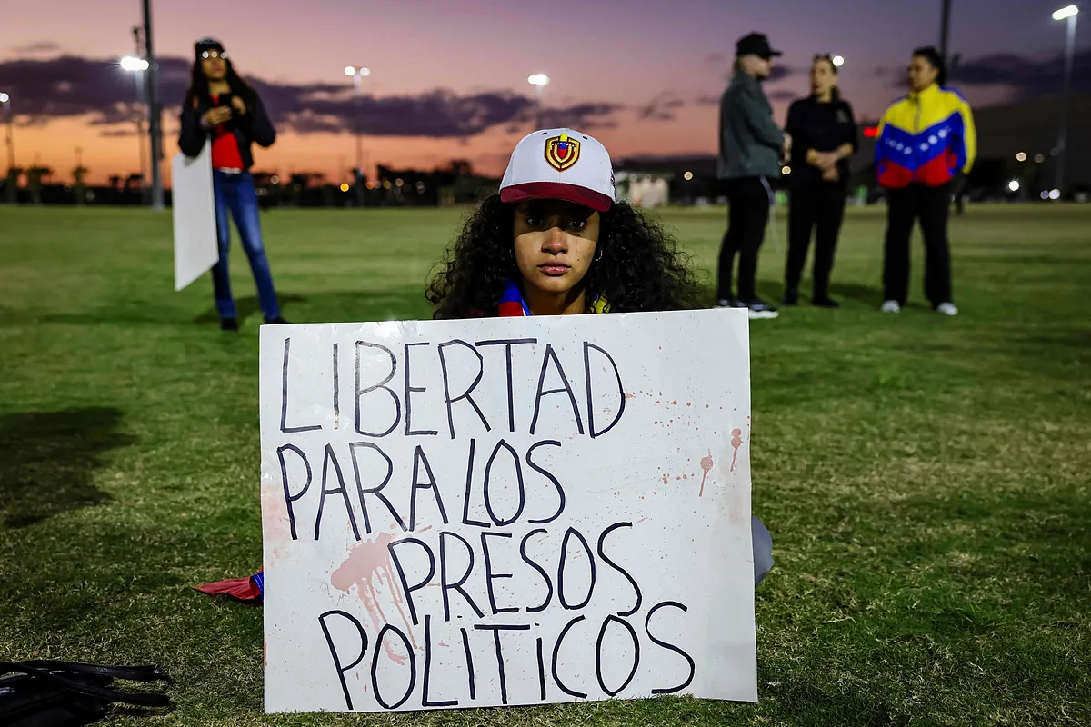 Venezuela: 75 detenidos para "proteger" al presidente de facto