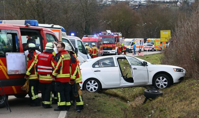 Das bei dem Unfall verletzte Kleinkind ist laut Polizei außer Lebensgefahr. Foto: Andreas Rometsch/KS-Images.de/dpa