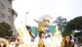 Viento y lluvia apresuran un día los desfiles de Sus Majestades de Oriente