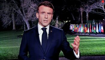 Voeux télévisés: Macron fait son mea culpa et appelle au "ressaisissement" en 2025