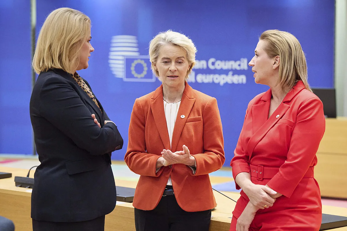 Von der Leyen cancela sus viajes durante dos semanas por una neumonía "grave"