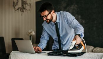 Während der Arbeitszeit: Friseurbesuch oder Pornos schauen: Was darf ich im Homeoffice machen?