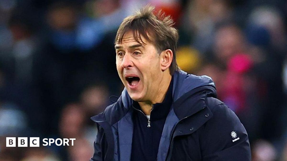 West Ham boss Julen Lopetegui shouts intructions