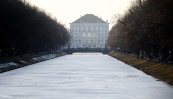 Winter in München: Eis zu dünn – Behörde warnt vor Betreten des Nymphenburger Kanals