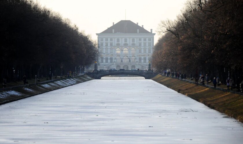 Winter in München: Eis zu dünn – Behörde warnt vor Betreten des Nymphenburger Kanals