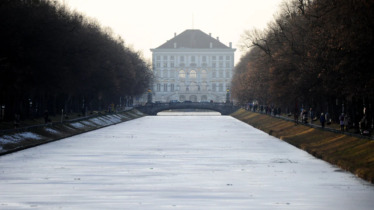 Winter in München: Eis zu dünn – Behörde warnt vor Betreten des Nymphenburger Kanals