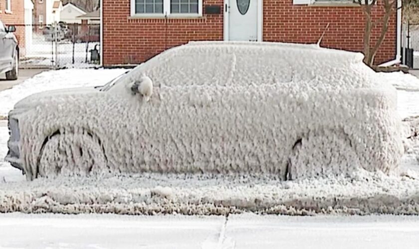 Winterchaos in US-Südstaaten: Bei minus 30 Grad: Tanker friert fest – Auto mit Eispanzer