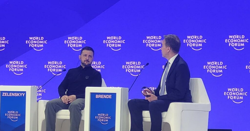 Zelensky à Davos: « Trump doit nous parler avant de parler à Poutine »