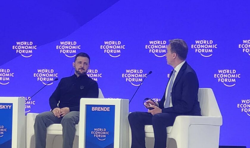 Zelensky à Davos: « Trump doit nous parler avant de parler à Poutine »