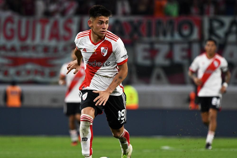 Argentina⁣ Youth Star Echeverri Makes ‌Move ⁢to Manchester ⁢City After River​ Plate success