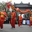 REPORTAGE. "Une longue pause sans travailler pendant un mois" : les vacances du Nouvel An chinois, un défi pour l'économie d'un pays en panne de croissance