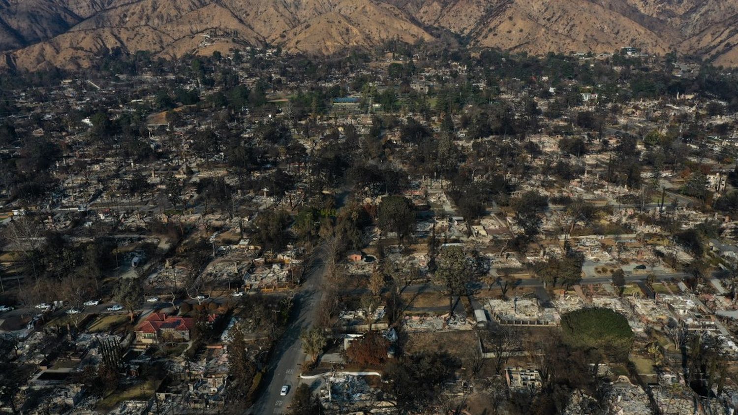 Les incendies de Los Angeles totalement maîtrisés après trois semaines