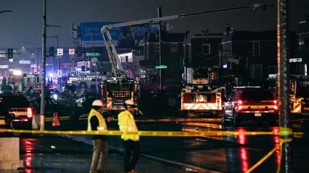 Flugzeugabsturz: Rettungsjet stürzt in Philadelphia ab