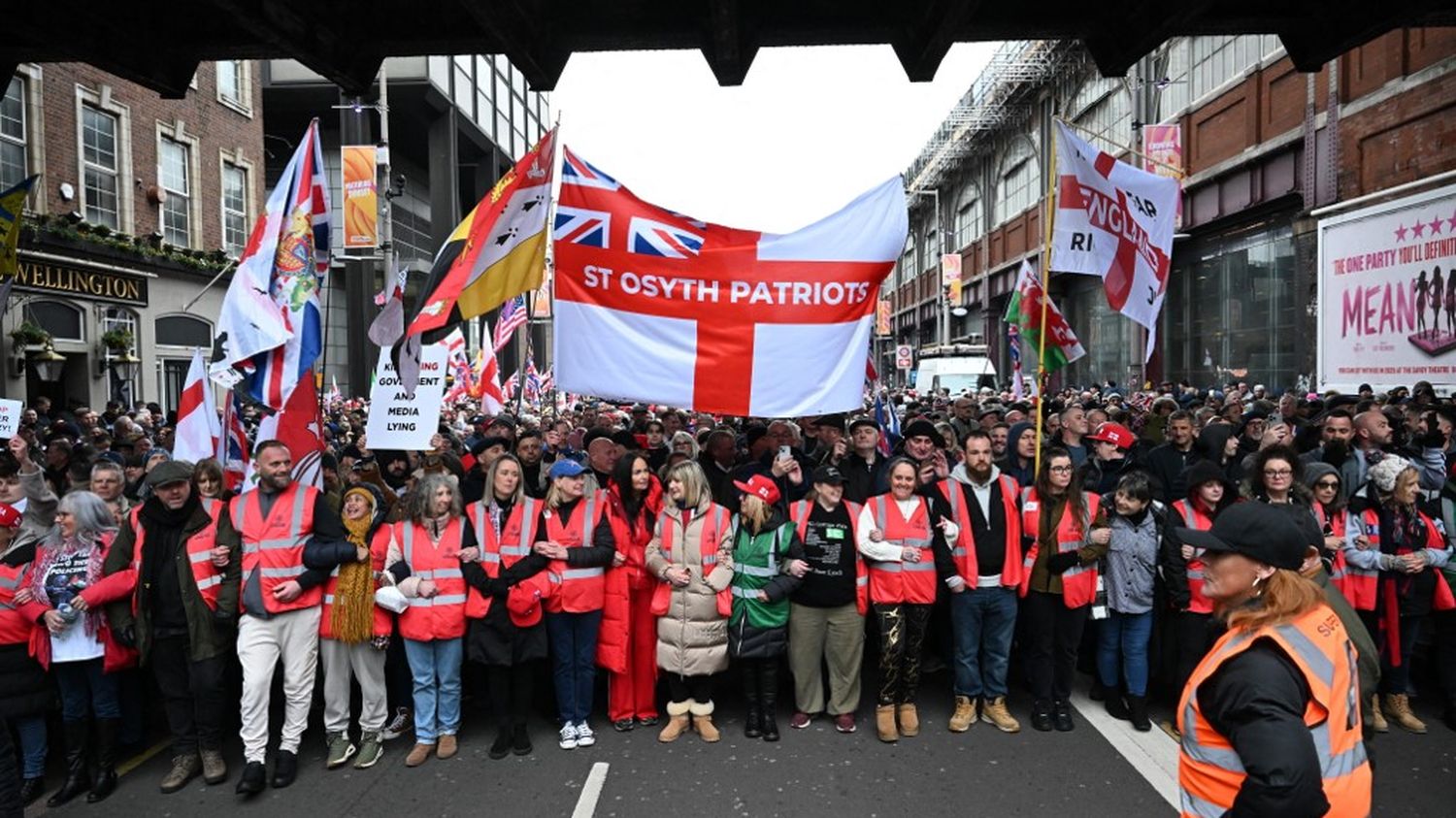 A Londres, des milliers de manifestants en soutien à un activiste d'extrême droite en prison