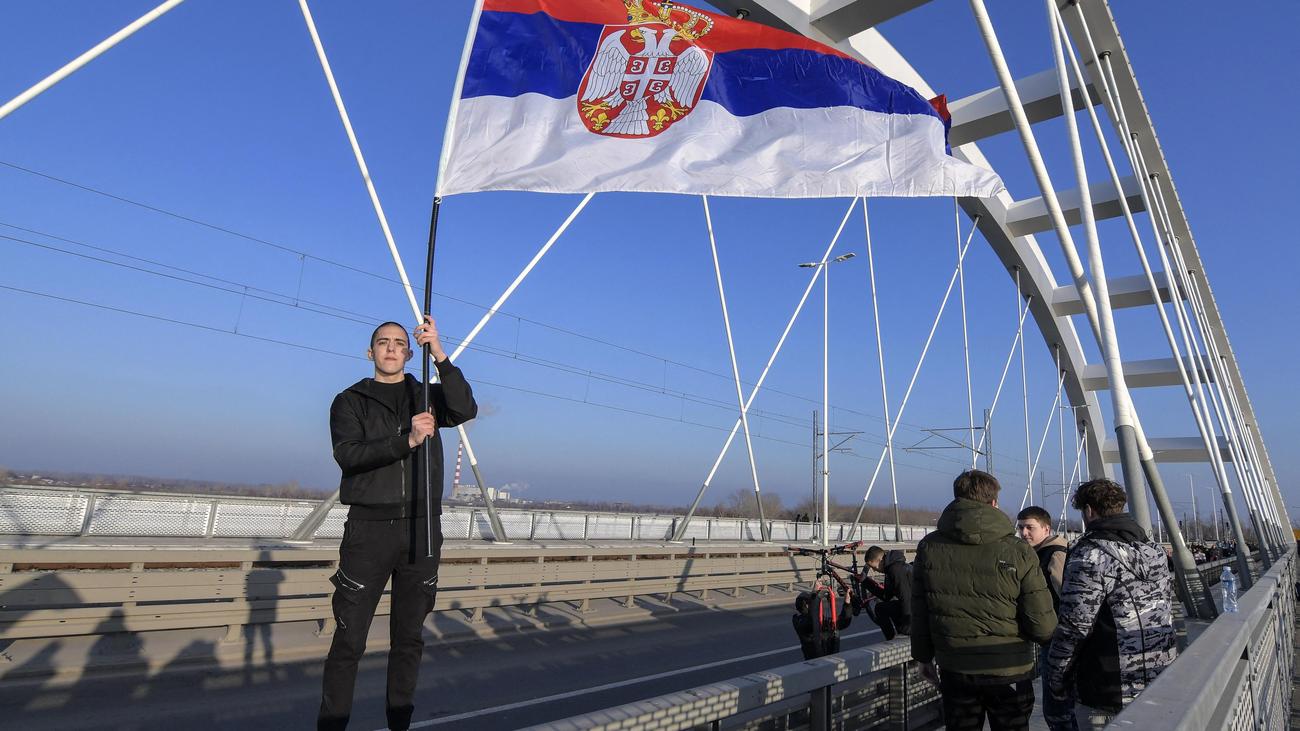 Serbien: Demonstranten besetzen Brücken in serbischer Stadt Novi Sad