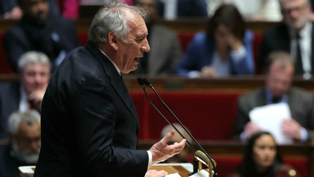 François Bayrou engagera son premier 49.3 dès lundi pour une « sortie de crise » sur les budgets