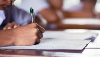 Les enfants dont le nom commence par ces initiales ont de meilleures notes à l'école