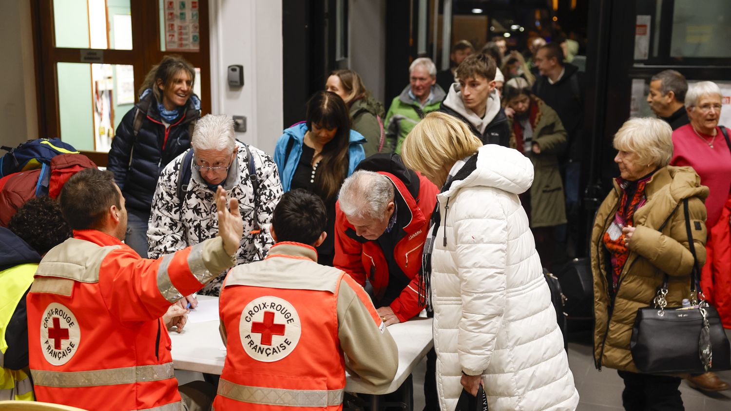 Éboulement sur la RN 90 : "Environ 1 500 personnes ont été accueillies dans les centres d'hébergement", explique la préfecture